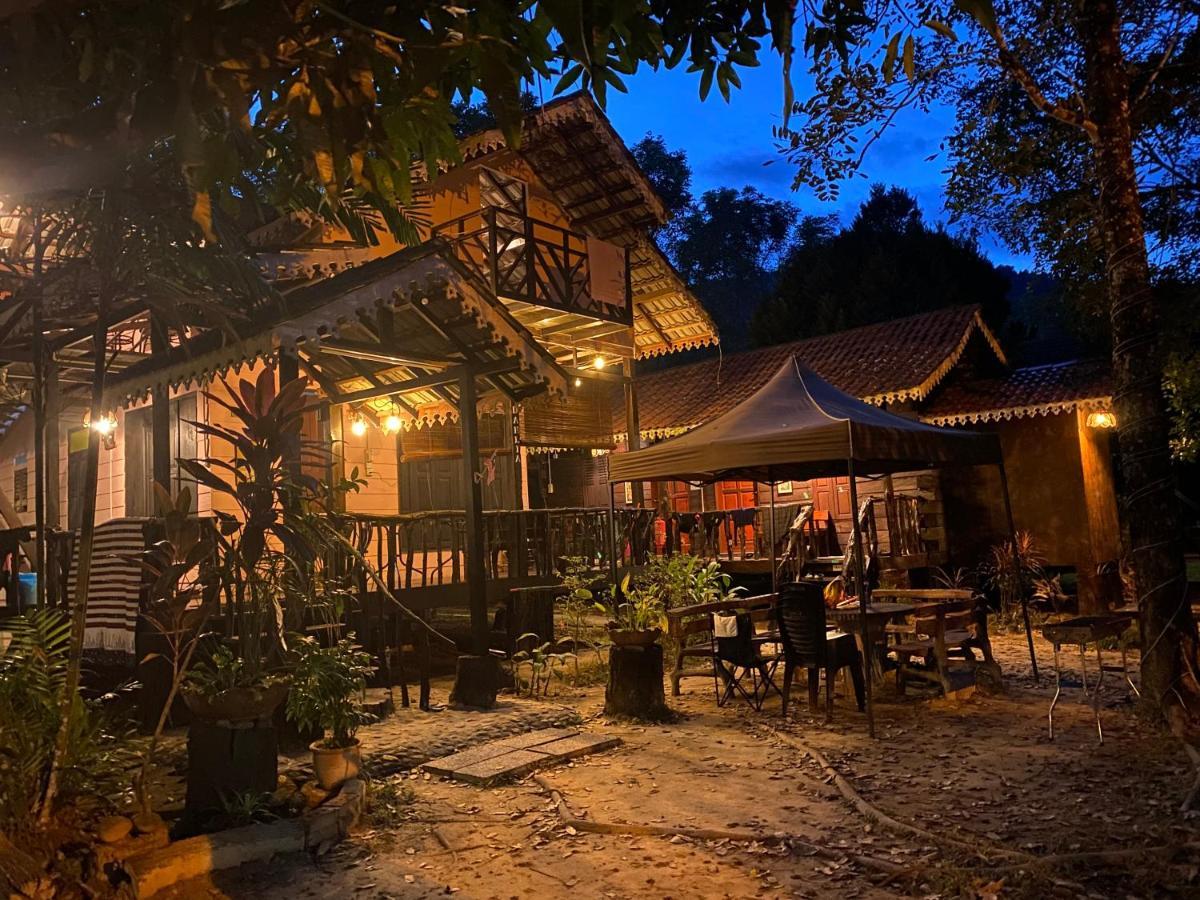 Rustic Chalet - Dahlia N Mawar At Sedim Vista Kulim Exterior foto